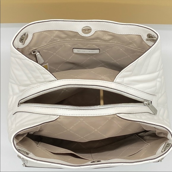 MICHAEL KORS PEYTON LARGE CHAIN SHOULDER TOTE
NWT - Picture 15 of 16